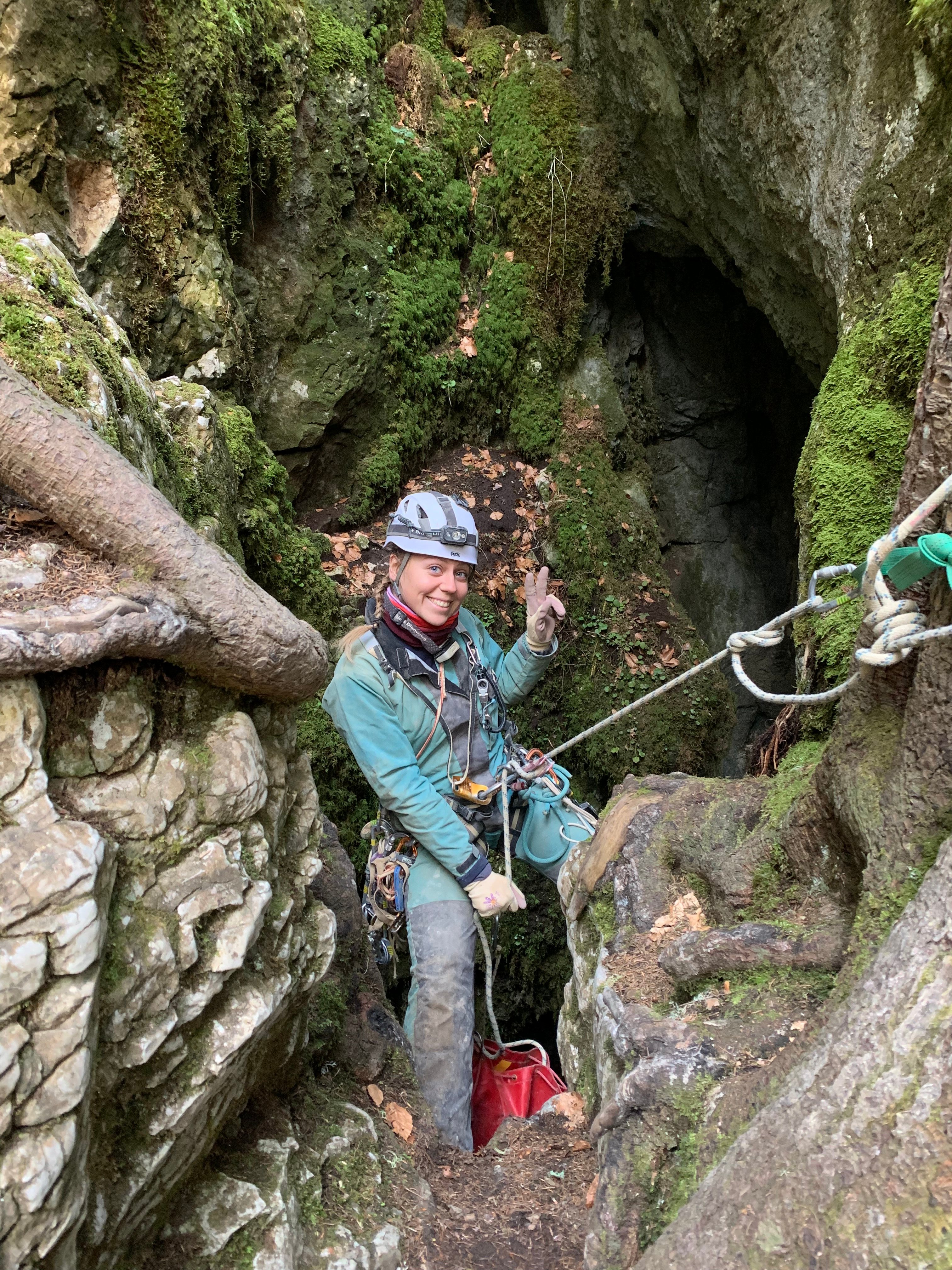 Entrée de grotte paisible
